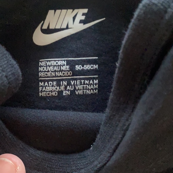 Infant newborn Nike t-shirt black with buttons - Picture 2 of 3